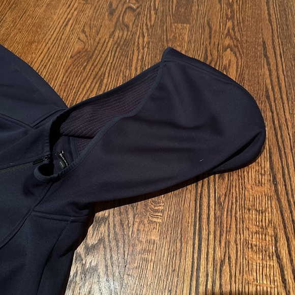 Banana Republic Soft, Lightweight, Hooded Jacket in Navy - Picture 2 of 5